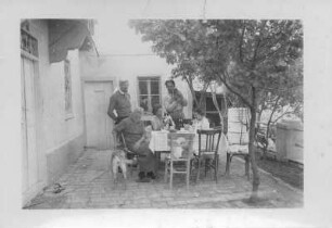 Gruppenbild mit Hans und Etha Richter