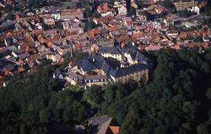 Blankenburg am Harz - Stadt und Schloß : Luftaufnahme von Stadt und Schloß. Aufgenommen in Blankenburg am Harz