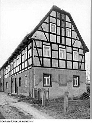 Klipphausen-Scharfenberg (ehem. Riemsdorf Nr. 2). Bauernhof (um 1800), Wohnstallhaus