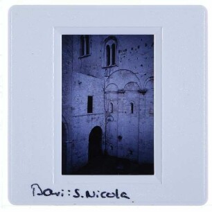 Bari, S. Nicola : Westfassade, Südecke