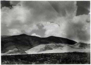 Cordillera del Chañi von Salinas aus. Jujuy. Dünen südlich des Yacaraite-Durchbruchs