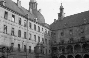 Neuburg: Schlosshof