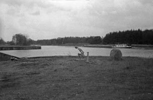Sachsenhausen : In Sachsenhausen, Klinkerhafenbecken am Oder-Havel-Kanal (ein Albert Speer-Projekt) - meines Wissens ist diser Teil des Sachsenhausen-Komplexes nicht öffentlich zugänglich. Der Hafen wird vermehrt industriell genutzt.