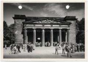 Berlin, Ehrenmal, Ablösung der Wache