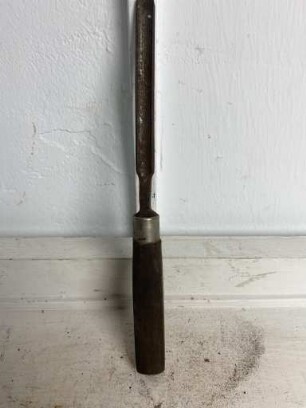 Langer und dünner Hohlbeitel