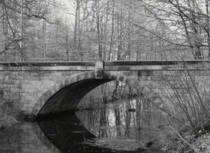 Moritzburg, Straßenbrücke über e. Kanal