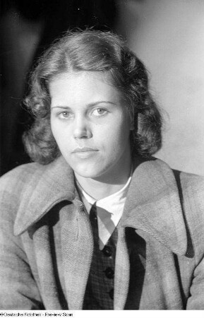 Porträtaufnahmen der Schauspielerin Ruth Schilling