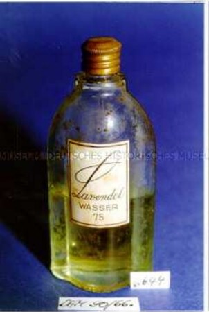 Flasche mit "Lavendelwasser 75"