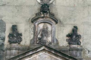 Königstein. Festung. Torhaus (1589-1591, P. Buchner). Portal (1729/1736). Reliefschmuck über Dreiecksgiebel (1910, August der Starke und Wappenmedaillon von O. Panzner)