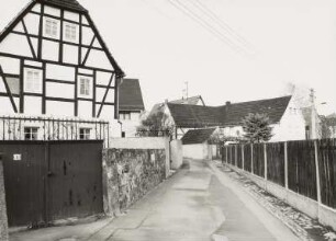 Wohnhaus (2. H. 18. Jh./1. H. 19. Jh.) eines Zweiseithofes und Wohnhaus (bez. 1833) mit Anbau