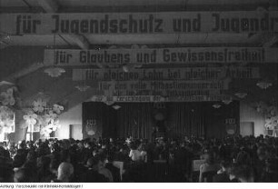 Dresden, Pieschen, Goehlewerk (1947-1962 Sachsenverlag), Riesaer Straße 32. 1. Kreiskonferenz der FDJ - Verkündung der Grundrechte der Jugend, Mai 1946