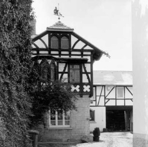 Wohnhaus und Nebengebäude; Bad Homburg, Höhestraße 15