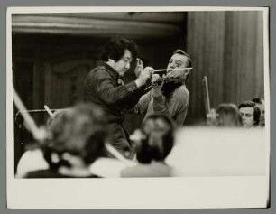 Hiroyuki Iwaki und Waleri Klimow : Portrait des Dirigienten Hiroyuki Iwaki und des Geigers Waleri Klimow in der Staatsoper Berlin