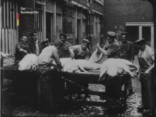 Wie für unsere Feldgrauen gesorgt wird (1917)