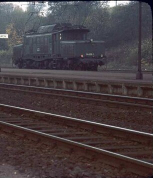 Laufach Lok 194 026 Schiebelok Bahnsteig