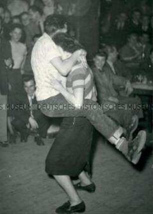 Boogie-Woogie-Preistanzen in der "Badewanne"