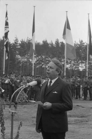 Grundsteinlegung für die Eurocontrol-Zentrale Karlsruhe an der Kreuzung Rintheimer Querallee und Blankenlocher Allee