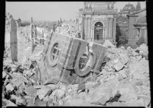 Dresden, Ruine der Frauenkirche, Trümmer des Treppenturmes
