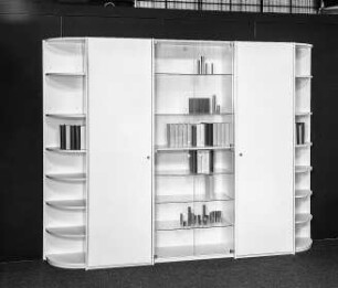 Anbauwand : Dresden-Hellerau. VEB Deutsche Werkstätten Hellerau. Hausmesse, 1986. Montagemöbel des MDW-Programms. Anbauwand. Holz, weiß beschichtet (1986; VEB Deutsche Werkstätten Hellerau)