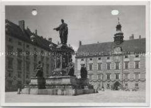 Wien, Burghof mit Kaiser-Franz-Denkmal