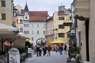 Hauptstraße in Rattenberg : Blick in die Hauptgeschäftsstraße. Aufgenommen in Rattenberg (Tirol) am 27. Mai 2009