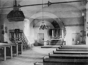 Schiff der Kirche Dickeln mit Altar und Kanzel