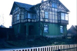Villa mit Erkern, Fachwerk