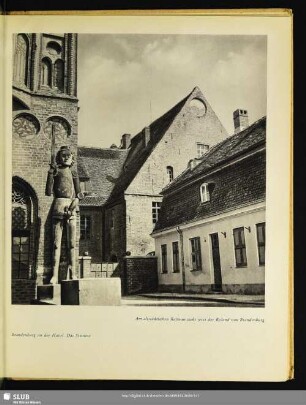 Am altstädtischen Rathaus steht jetzt der Roland von Brandenburg