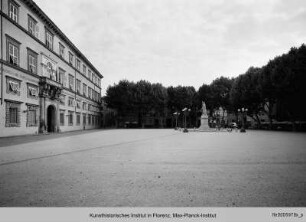Piazza Napoleone, Lucca
