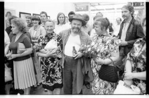 Kleinbildnegativ: "Drei Moskauer Malerinnen", Ladengalerie, 1977