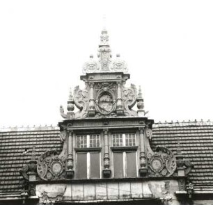 Cottbus. Verwaltungsgebäude, Dreifertstraße 8/Friedrich-Ebert-Straße 30, 1904; A. D. Hauptgiebel (West-Fassade)
