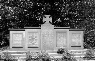 Gefallenendenkmal (Friedhofsanlage); Linsengericht, Am Sumpfigen Wege (bei Poststraße)