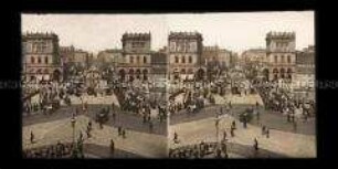 Hallesches Tor, belebte Straße mit Passanten, Straßen- und Pferdebahn, Berlin