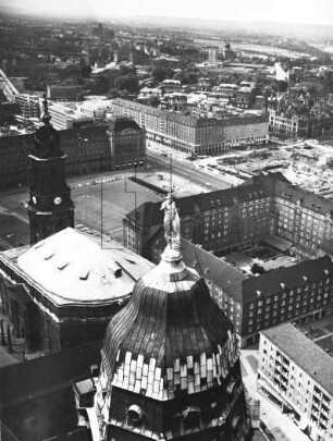 Blick vom Dresdner Rathaus zum Altmarkt Richtung Nordwesten