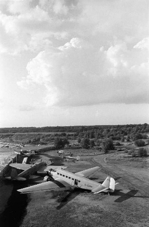 Köln : In Köln, Flughafen Köln/Bonn mit Ju 52, Heinkel He 88 u.a.