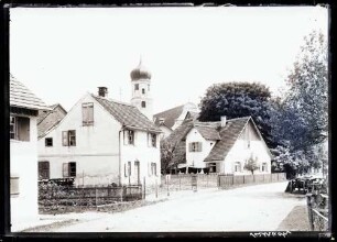 Dorfbild mit Kirche