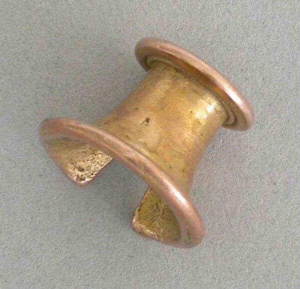 Pendant (lip peg)