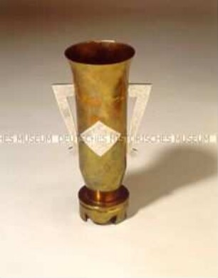 Vase aus einer Kartusche