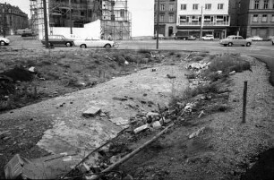 Auffüllung eines provisorischen Müllabladeplatzes am Landgraben Ecke Fritz-Erler-Straße und Steinstraße.