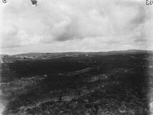 Hochebene von Rincon Antonio : Blick über eine Hochebene. Im Hintergrund Siedlung