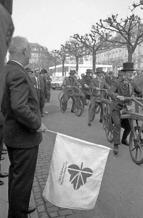 Drais-Ralley Straßburg - Karlsruhe als Werbemaßnahme für die Bundesgartenschau 1967.