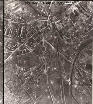 Amerikanische Luftbildaufnahmen von Kriegszerstörungen. Ausrichtung nach Süden. Mühlburg westlicher Teil