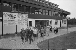 Erste Altenerholung im neuen Freizeit- und Schulungsheim der Arbeiterwohlfahrt in Spielberg-Karlsbad