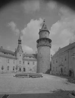 Wiesenburg/Mark. Schloss Wiesenburg, Innenhof und Turm