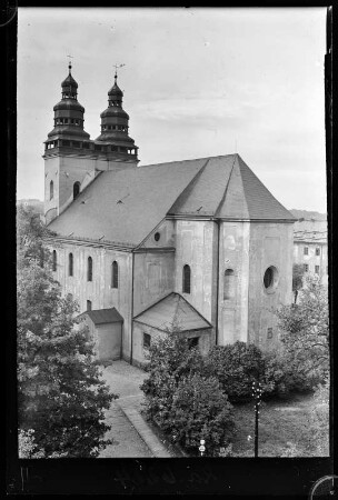 Ziegenhals (poln. Głuchołazy). Kirche St. Laurentius, Ansicht von Südosten