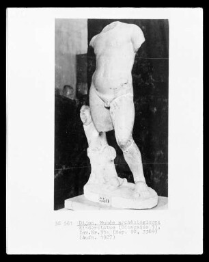 Statue eines jugendlichen Athleten