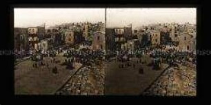 Marktplatz mit Passanten und Ständen in Bethlehem