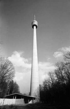 Stuttgart, Degerloch: Stuttgarter Fernsehturm von unten