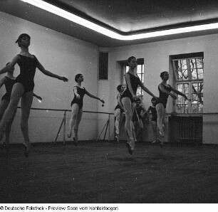Palucca-Schule, Tom Schilling (incl. Einzelaufnahmen von Tänzerinnen)