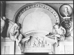 Berlin, Schloss, Elisabeth-Kammern, Elisabethsaal, R.: 844. Relief und Skulpturen von Andreas Schlüter.